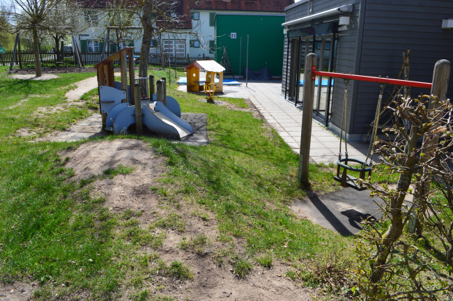 Kinderkrippengarten mit Blick auf den Garten